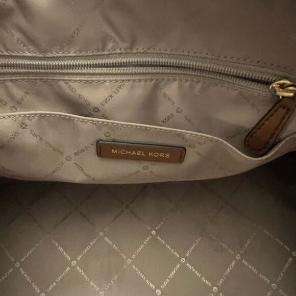 Michael Kors Women's LG Weekender Overnight travel oversize Bag - Picture 5 of 7